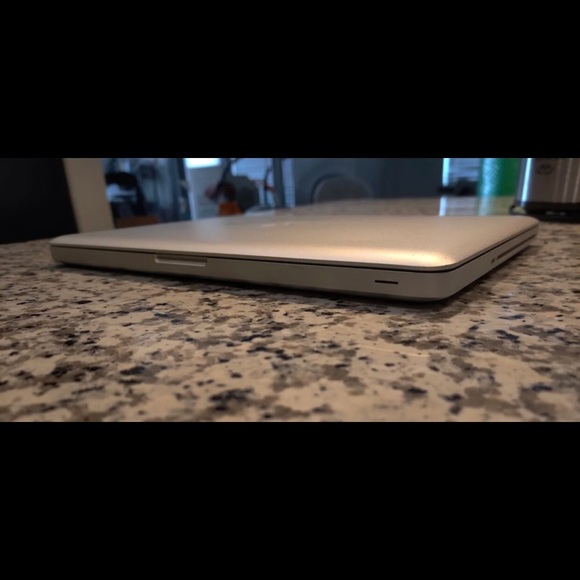 MacBook Pro 2011 - Picture 6 of 6